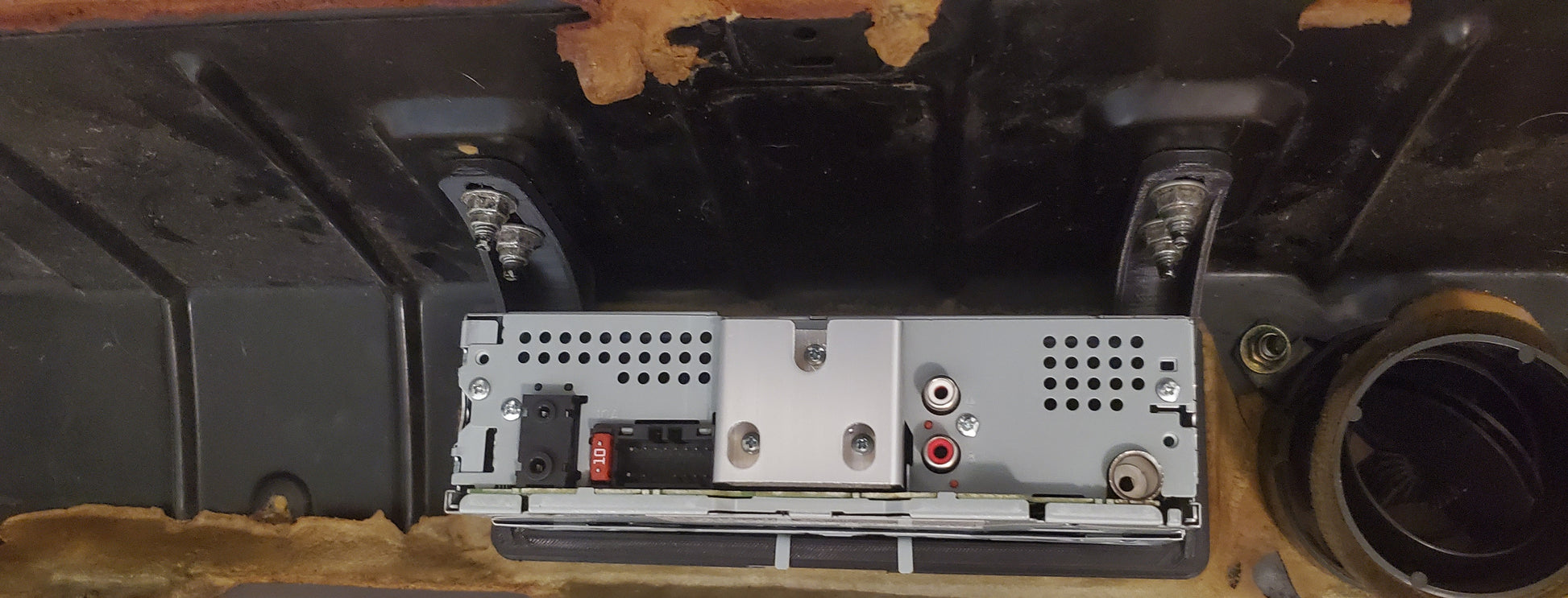 Inside rear view of an installed FJ60 Radio using the 3D printed Radio Bracket